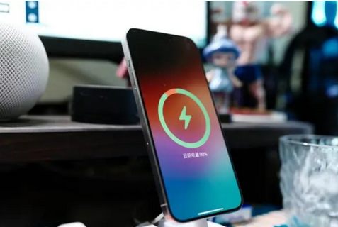 盐都苹果15换屏服务分享用什么充电器给iPhone15充电更好 